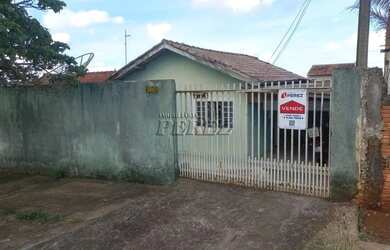 Imagem: A casa possui 4 Dormitórios, 2 Banheiros, 2 Vagas na garagem