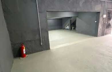 Imagem: O depósito possui 2 Vagas na garagem, 100m² de Área e está