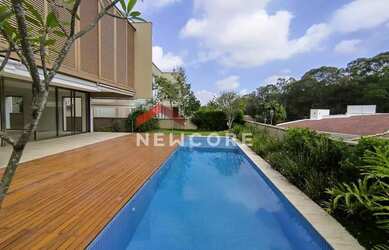 Imagem: A casa em condomínio possui 5 Dormitórios, 5 Banheiros, 5