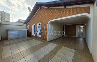 Imagem: A casa possui 3 Dormitórios, 2 Banheiros, 3 Vagas na garagem