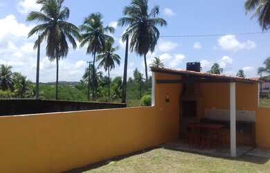 Imagem: A casa possui 2 Dormitórios, 2 Banheiros, 3 Vagas na garagem