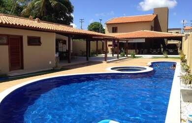 Imagem: A casa possui 4 Dormitórios, 5 Banheiros, 5 Vagas na garagem