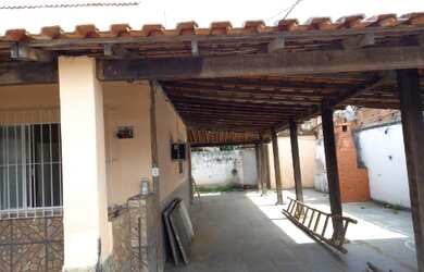 Imagem: A casa possui 2 Dormitórios, 2 Banheiros, 3 Vagas na garagem