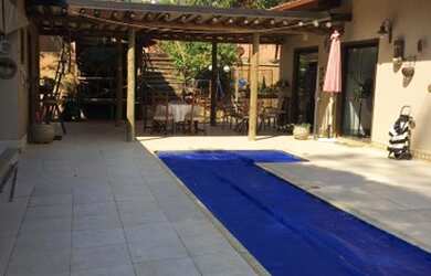 Imagem: A casa possui 5 Dormitórios, 4 Banheiros, 4 Vagas na garagem