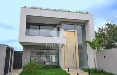 Imagem: A casa em condomínio possui 4 Dormitórios, 5 Banheiros, 2