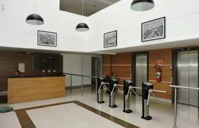 Imagem: O depósito está localizado em Granja Viana, Cotia à venda