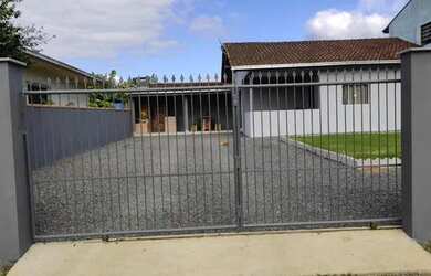 Imagem: A casa possui 2 Dormitórios, 2 Banheiros, 1 Vaga na garagem