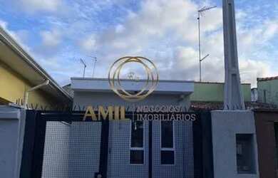 Imagem: A casa possui 2 Dormitórios, 1 Banheiro, 1 Vaga na garagem