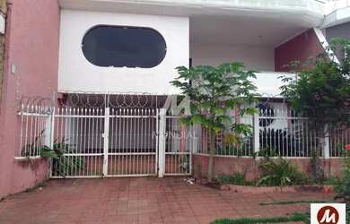 Imagem: O depósito possui 2 Vagas na garagem, 200m² de Área e está