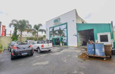 Imagem: O depósito possui 5 Vagas na garagem e 280m² de Área e está