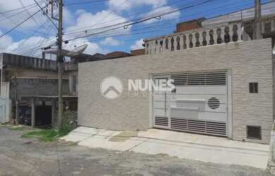 Imagem: A casa possui 3 Dormitórios, 1 Banheiro, 3 Vagas na garagem