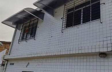 Imagem: A casa possui 2 Dormitórios, 1 Banheiro, 1 Vaga na garagem