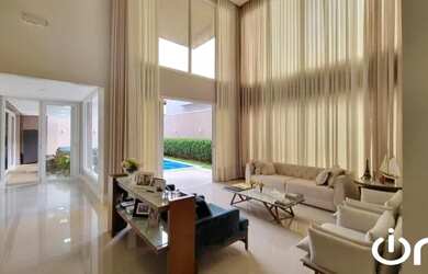 Imagem: A casa em condomínio possui 4 Dormitórios, 5 Banheiros, 2