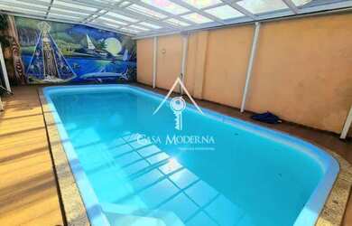 Imagem: A casa possui 2 Dormitórios, 1 Banheiro, 1 Vaga na garagem