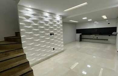 Imagem: A casa em condomínio possui 2 Dormitórios, 3 Banheiros e 105m²