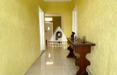 Imagem: A casa possui 4 Dormitórios, 2 Banheiros, 105m² de Área e