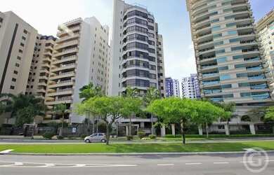 Imagem: O apartamento possui 3 Dormitórios, 5 Banheiros, 2 Vagas na