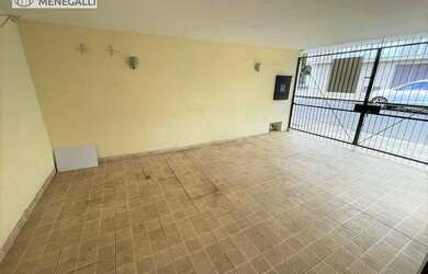 Imagem: A casa possui 4 Dormitórios, 2 Banheiros, 2 Vagas na garagem