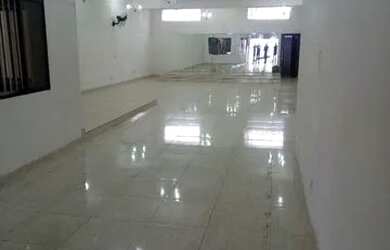 Imagem: O depósito possui 1 Vaga na garagem, 200m² de Área e está