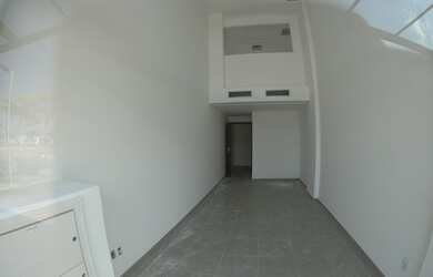 Imagem: O depósito possui 2 Vagas na garagem, 120m² de Área e está