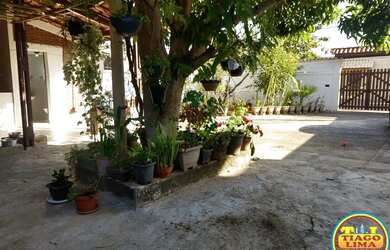 Imagem: A casa possui 2 Dormitórios, 1 Banheiro, 5 Vagas na garagem