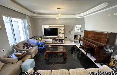 Imagem: O apartamento possui 5 Dormitórios, 5 Banheiros, 3 Vagas na