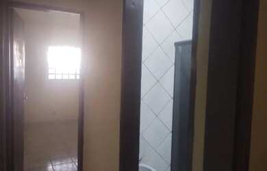 Imagem: A casa possui 2 Dormitórios, 1 Banheiro e está localizado