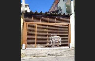 Imagem: A casa possui 3 Dormitórios, 2 Banheiros, 1 Vaga na garagem