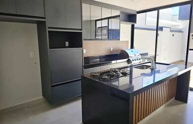 Imagem 1: Casa Jardim Brescia. Churrasqueira, Varanda, Guarda roupae137m² de Área