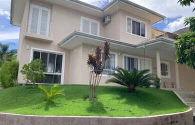 Imagem: A casa em condomínio possui 4 Dormitórios, 3 Banheiros, 2