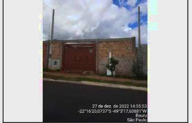 Imagem: A casa possui 2 Dormitórios, 1 Banheiro, 1 Vaga na garagem