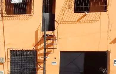 Imagem: A casa possui 2 Dormitórios, 1 Banheiro, 1 Vaga na garagem