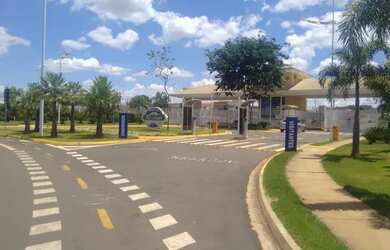 Imagem: A casa em condomínio possui 4 Dormitórios, 2 Banheiros, 4