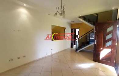 Imagem: A casa possui 3 Dormitórios, 1 Banheiro, 2 Vagas na garagem