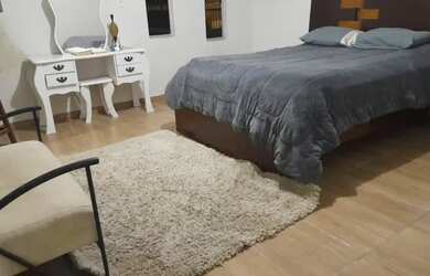 Imagem: A casa possui 4 Dormitórios, 4 Banheiros, 2 Vagas na garagem