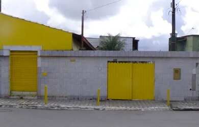 Imagem: A casa possui 5 Dormitórios, 2 Banheiros, 4 Vagas na garagem