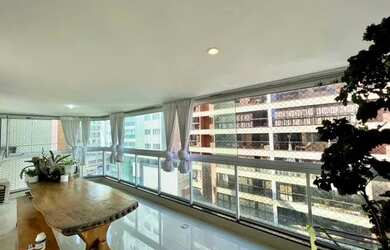 Imagem: O apartamento possui 4 Dormitórios, 4 Banheiros, 2 Vagas na