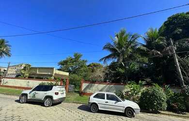 Imagem: A casa possui 2 Dormitórios, 1 Banheiro, 2 Vagas na garagem