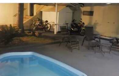 Imagem: A casa possui 3 Dormitórios, 5 Banheiros, 4 Vagas na garagem