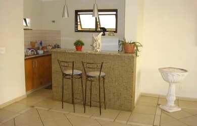 Imagem: O apartamento possui 1 Dormitório, 1 Banheiro, 1 Vaga na garagem