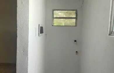 Imagem: A casa possui 2 Dormitórios, 1 Banheiro, Varanda e está localizado