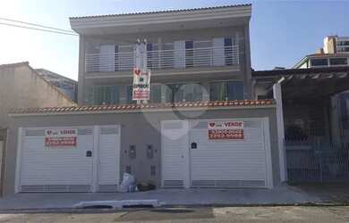 Imagem: A casa possui 3 Dormitórios, 3 Banheiros, 4 Vagas na garagem