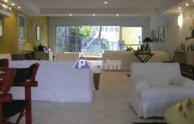 Imagem: A casa em condomínio possui 4 Dormitórios, 5 Banheiros, 4