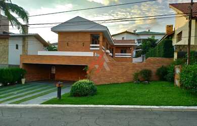 Imagem: A casa em condomínio possui 4 Dormitórios, 5 Banheiros, 4