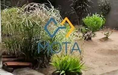 Imagem: A casa possui 2 Dormitórios, 2 Banheiros, 2 Vagas na garagem