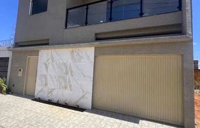 Imagem: A casa possui 3 Dormitórios, 3 Banheiros, 1 Vaga na garagem