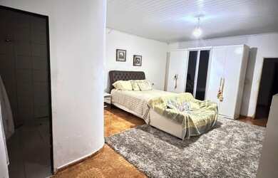 Imagem: A casa possui 3 Dormitórios, 3 Banheiros, 2 Vagas na garagem