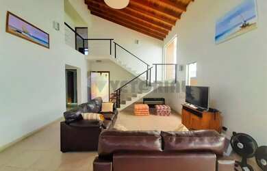 Imagem: A casa em condomínio possui 4 Dormitórios, 4 Banheiros, 4