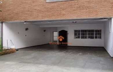 Imagem: A casa possui 3 Dormitórios, 4 Banheiros, 4 Vagas na garagem