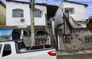 Imagem: A casa possui 5 Dormitórios, 5 Banheiros, 425m² de Área e